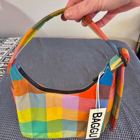 NWT Baggu Mini Shoulder bag in Madras - Picture 5 of 5
